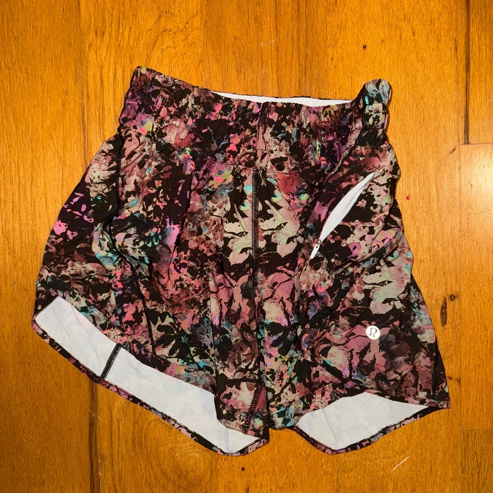 🩷Lululemon Multicolor Low-Rise Lined 4” Short w/ Pocket